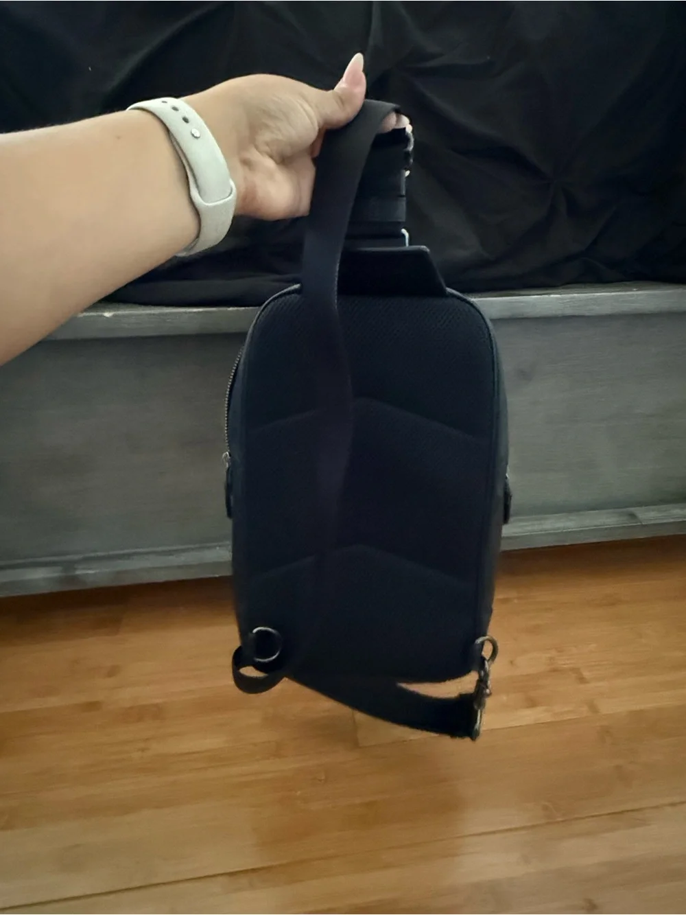 Coach compact sling